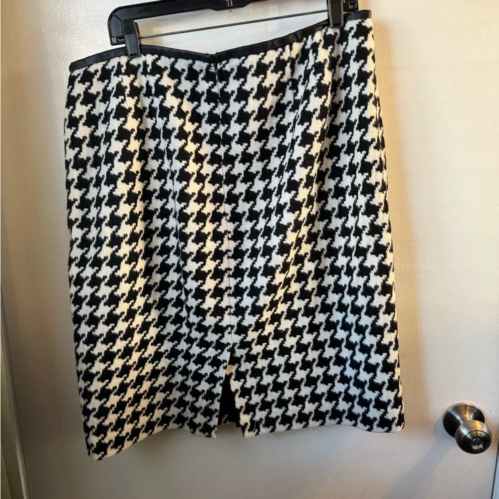 Talbots Classic Black and White Houndstooth Skirt - Picture 4 of 7